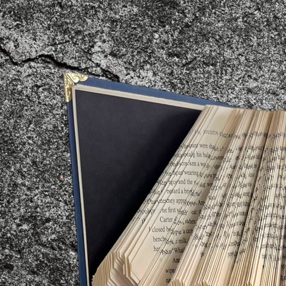 “Grandma” 𝑯𝒂𝒏𝒅𝒎𝒂𝒅𝒆 Book Folding Gift! 🎁 - Picture 10 of 16